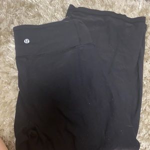 Lululemon yoga studio cropped size 8-10 stretchy
